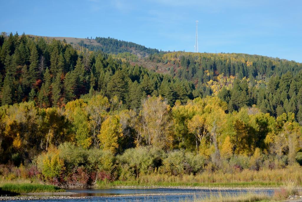 Sleepy J Cabins Swan Valley Екстер'єр фото