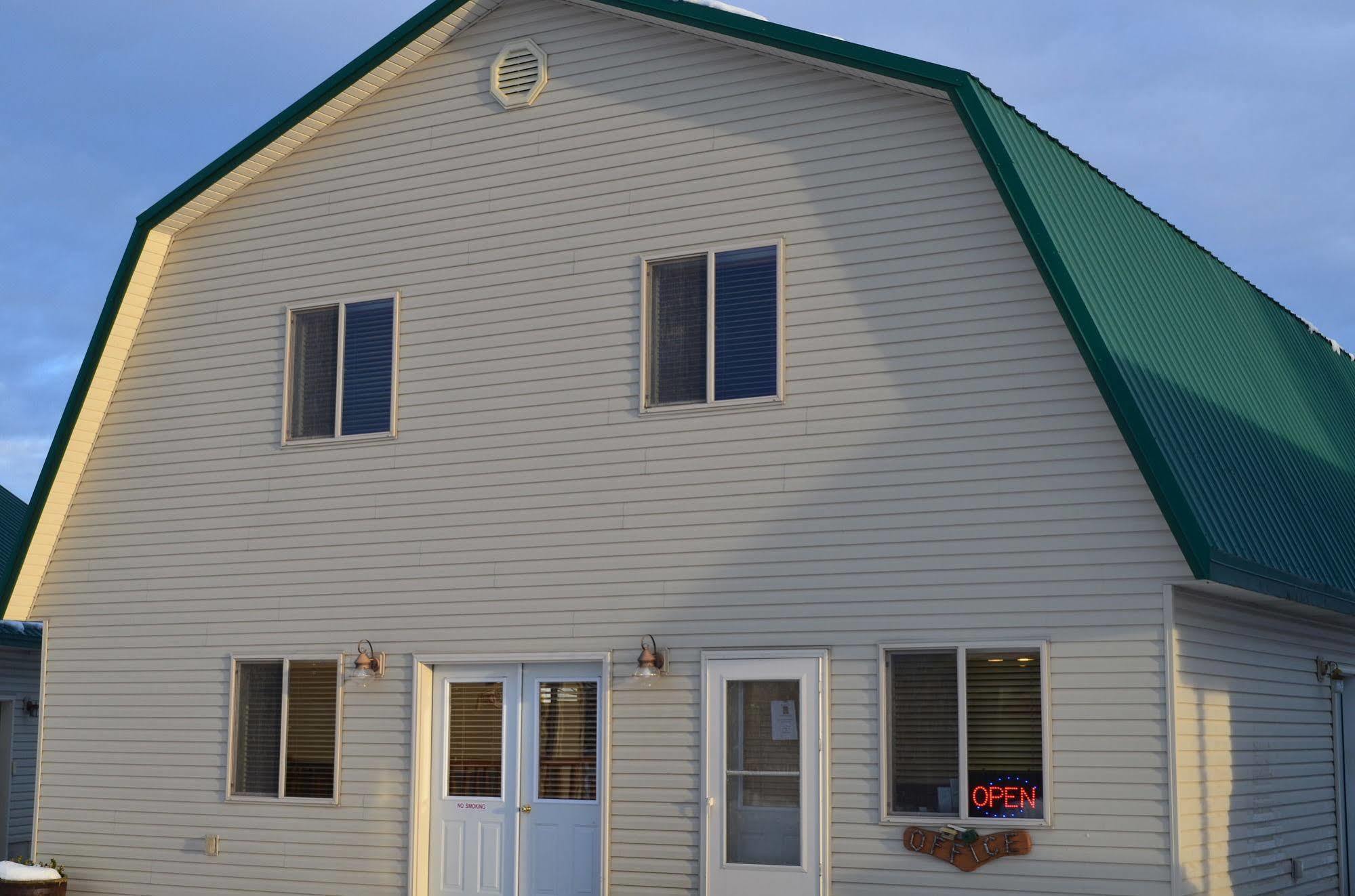 Sleepy J Cabins Swan Valley Екстер'єр фото