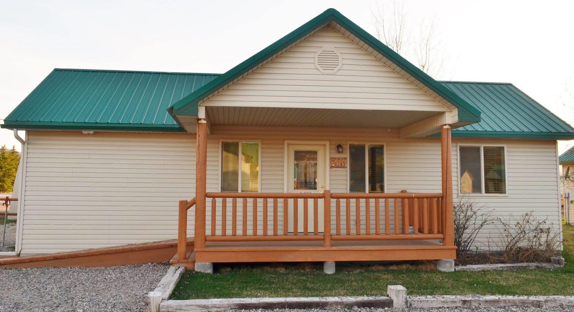 Sleepy J Cabins Swan Valley Екстер'єр фото