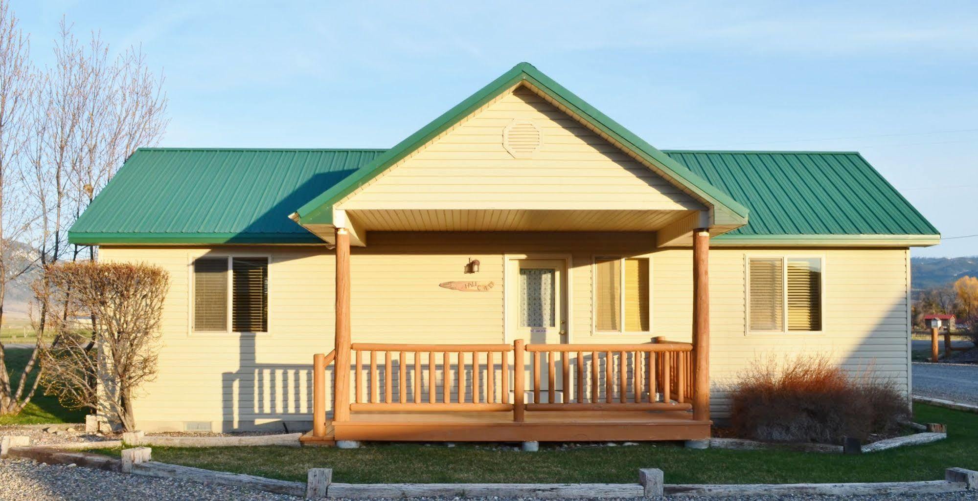 Sleepy J Cabins Swan Valley Екстер'єр фото