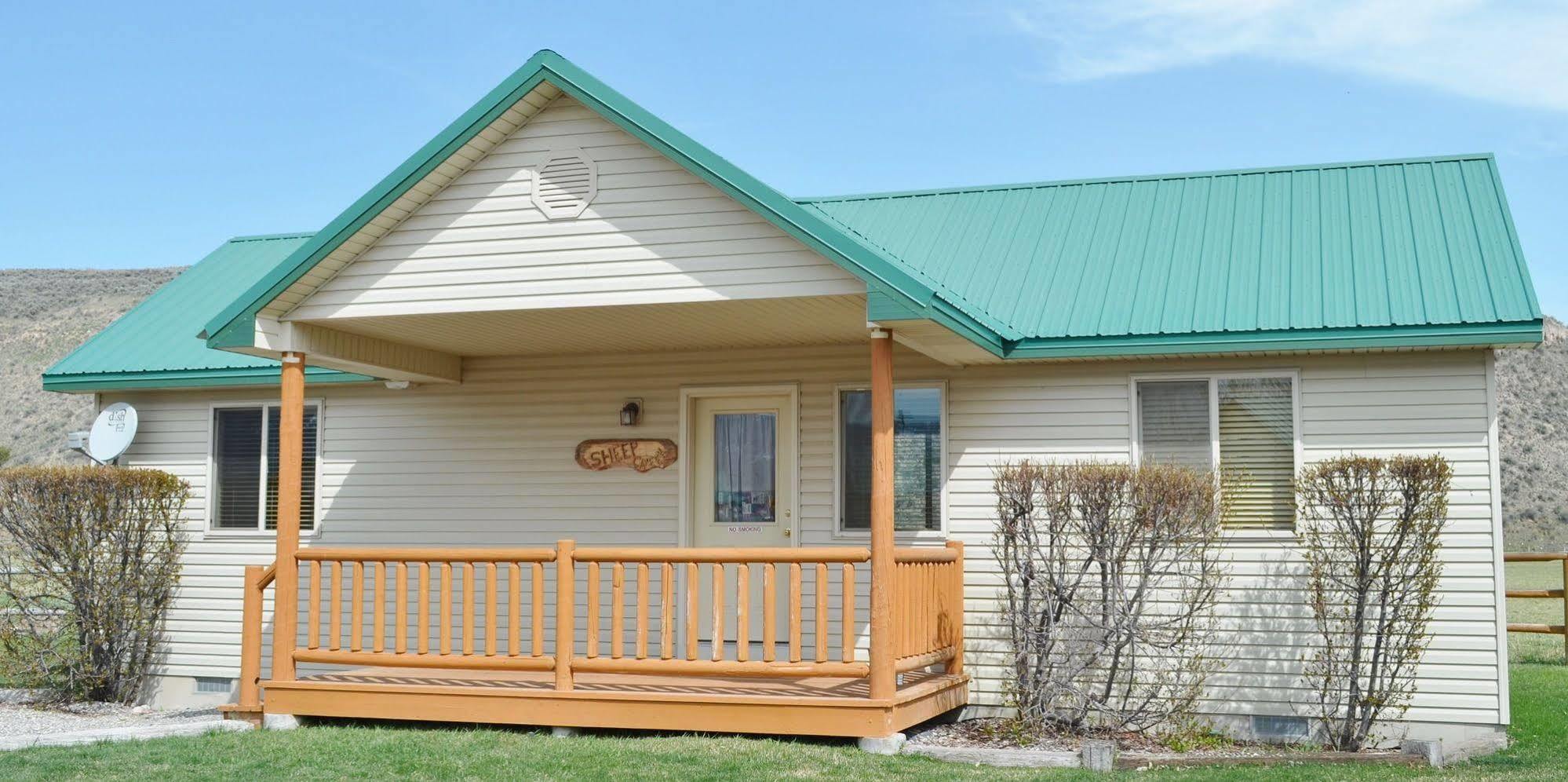 Sleepy J Cabins Swan Valley Екстер'єр фото