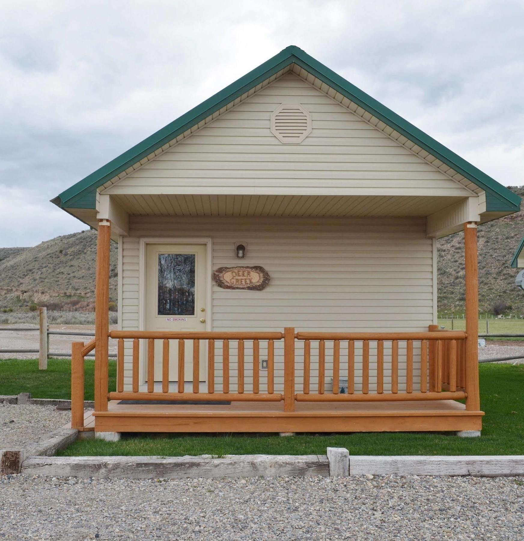 Sleepy J Cabins Swan Valley Екстер'єр фото